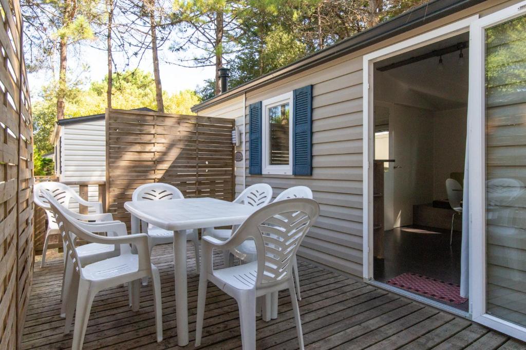terrasse mobil-homes 4 pers